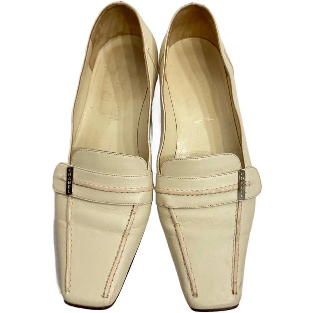 CHANEL Sz 37.5 Off White Calfskin Square Toe Slip on LOAFERS Low Heel Italy LUX